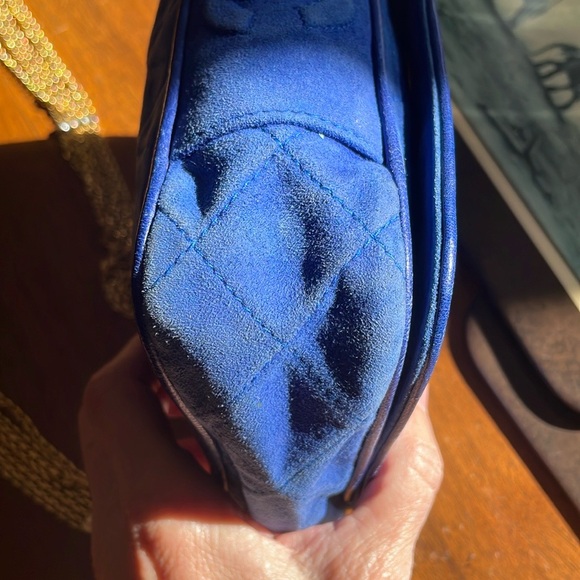 Stunning Blue Suede with Leather Trim Gold Chain is to die for - Picture 11 of 16